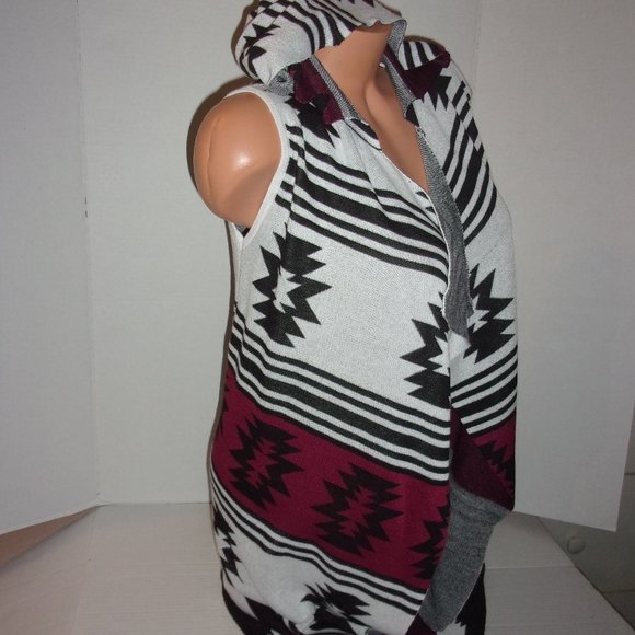 Rhapsody Tribal Pattern Hooded Sweater Jacket - Picture 2 of 4